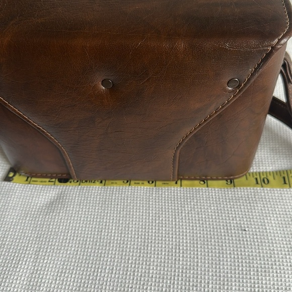 Vtg Camera Bag Hard Case Shoulder 
Brown Vinyl, Felt Lined, Adjustable Strap - Picture 7 of 10
